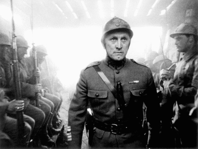 20120503230121-senderos-de-gloria-de-stanley-kubrick.-kirk-douglas-en-el-papel-del-general-dax.1.jpg